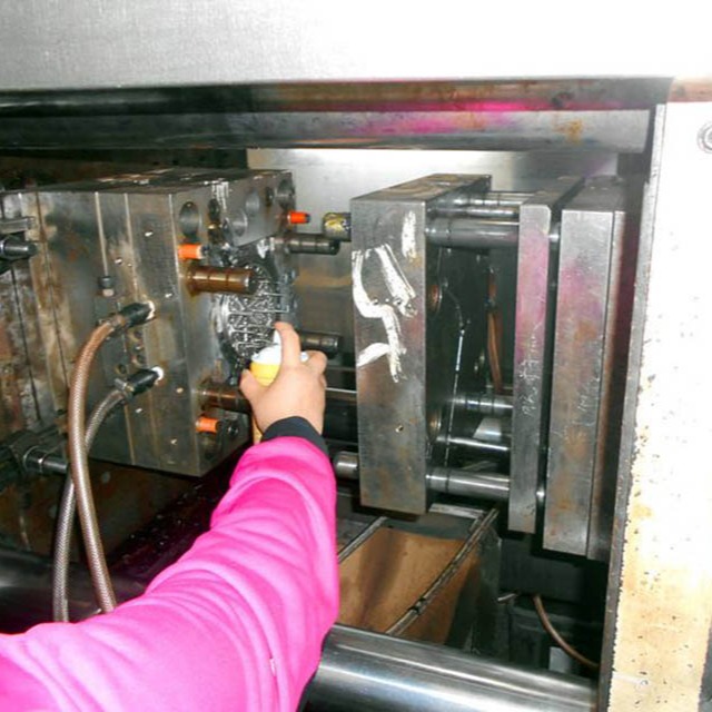 塑料制品脱模困难，该怎么解决？