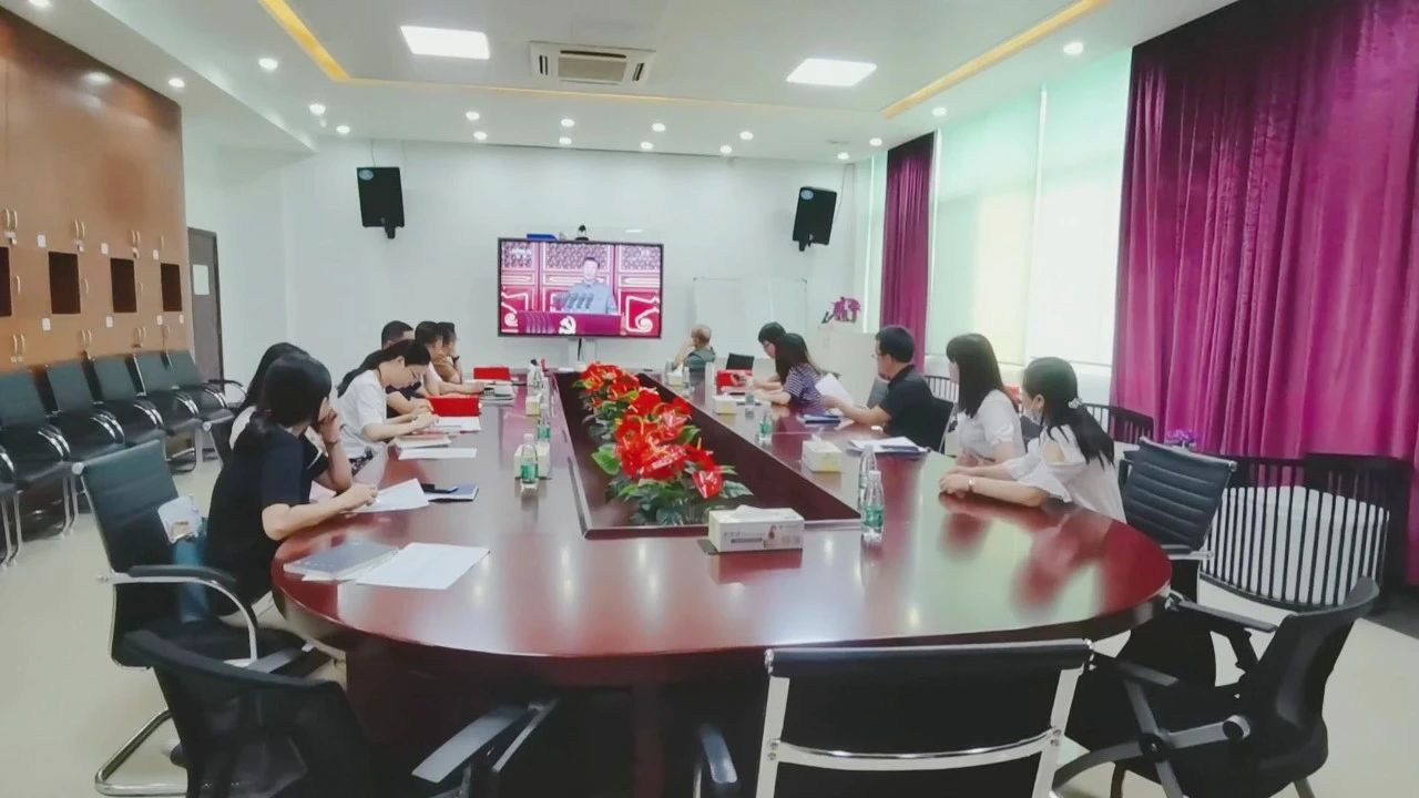 02-J9国际站化学党支部党员干部观看庆祝大会